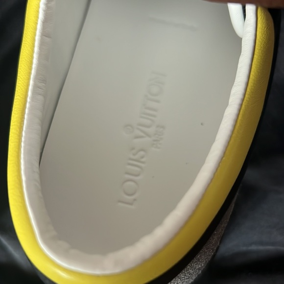 Louis Vuitton - Picture 5 of 6